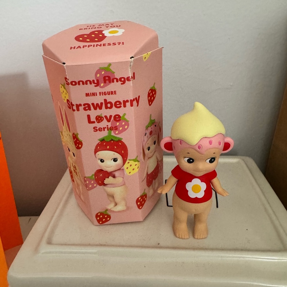 Strawberry Love monkey Mini authentic Figure new in box